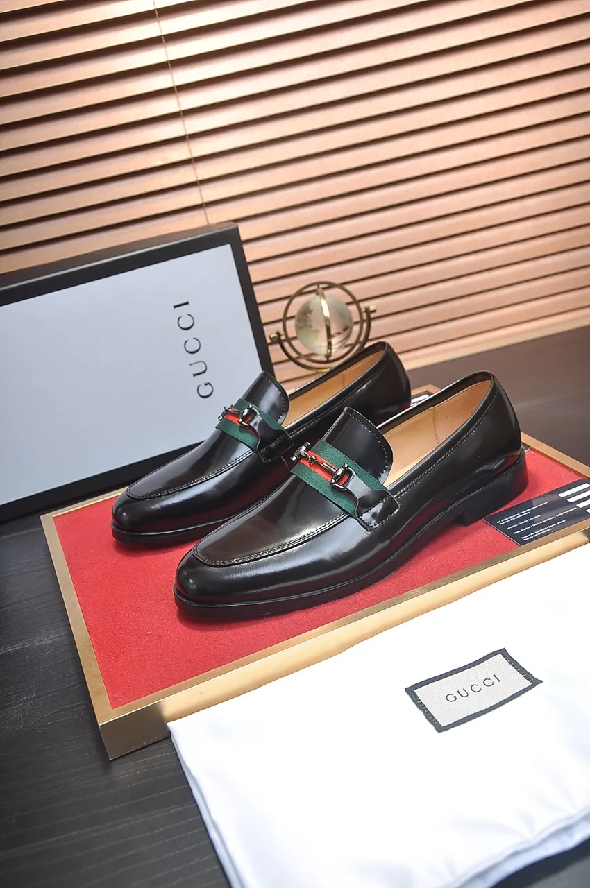 Factory price 540💶Italian top luxury men's shoe giant (GUCCI) (Gucci) (full cowhide lining) new arrival🍃Original European style🔰 Pleasant to the eye😍In order to make the shoes more durable and non-deformable🌀The production continues to follow traditional methods but there is still no lack of innovation💪The original sheepskin is chosen for the leather♻️Smooth, natural and exceptionally bright⭐Made of imported cowhide The rich man’s first choice 38-45 (45 customized)